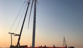 秦皇岛公司大安风电三期项目风机吊装圆满完成